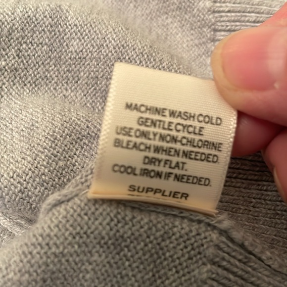 STYLUS Gray Button Down Cardigan Sweater Small Like New - Picture 9 of 12